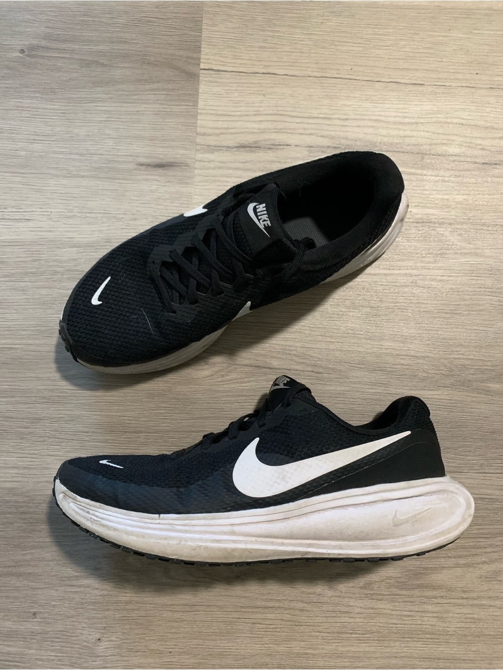 Nike Revolution 8 running shoes mens size 9.5